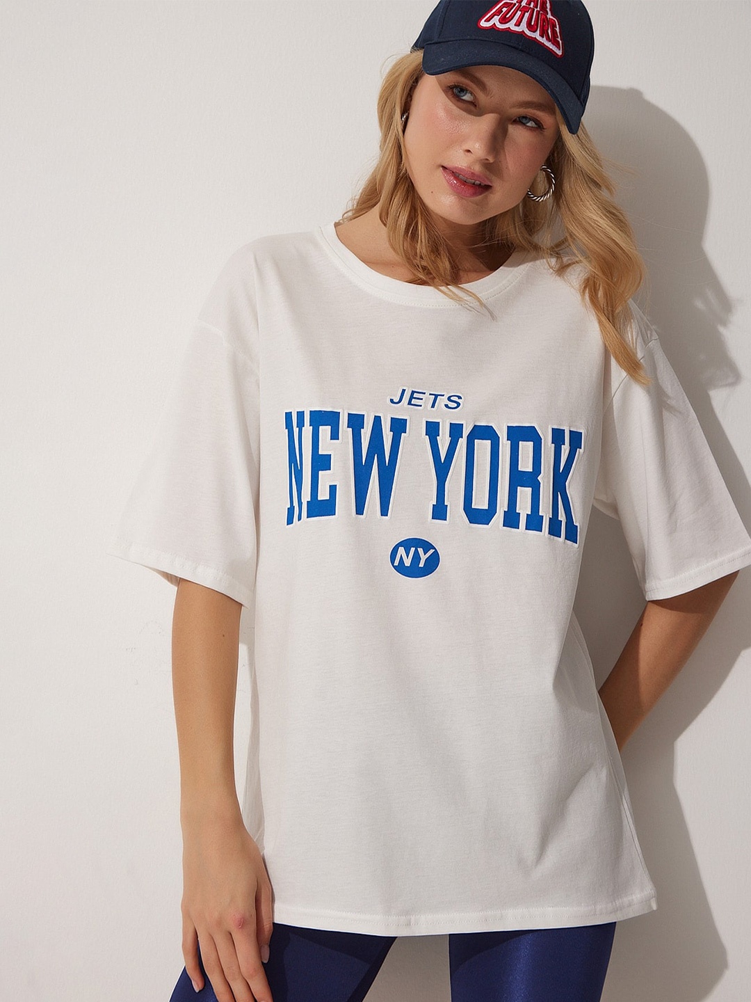 Happiness istanbul Typography Printed Drop Shoulder Sleeves Pure Cotton T-shirt, White
Happiness istanbul Typography Printed Drop Shoulder Sleeves Pure Cotton T-shirt, White