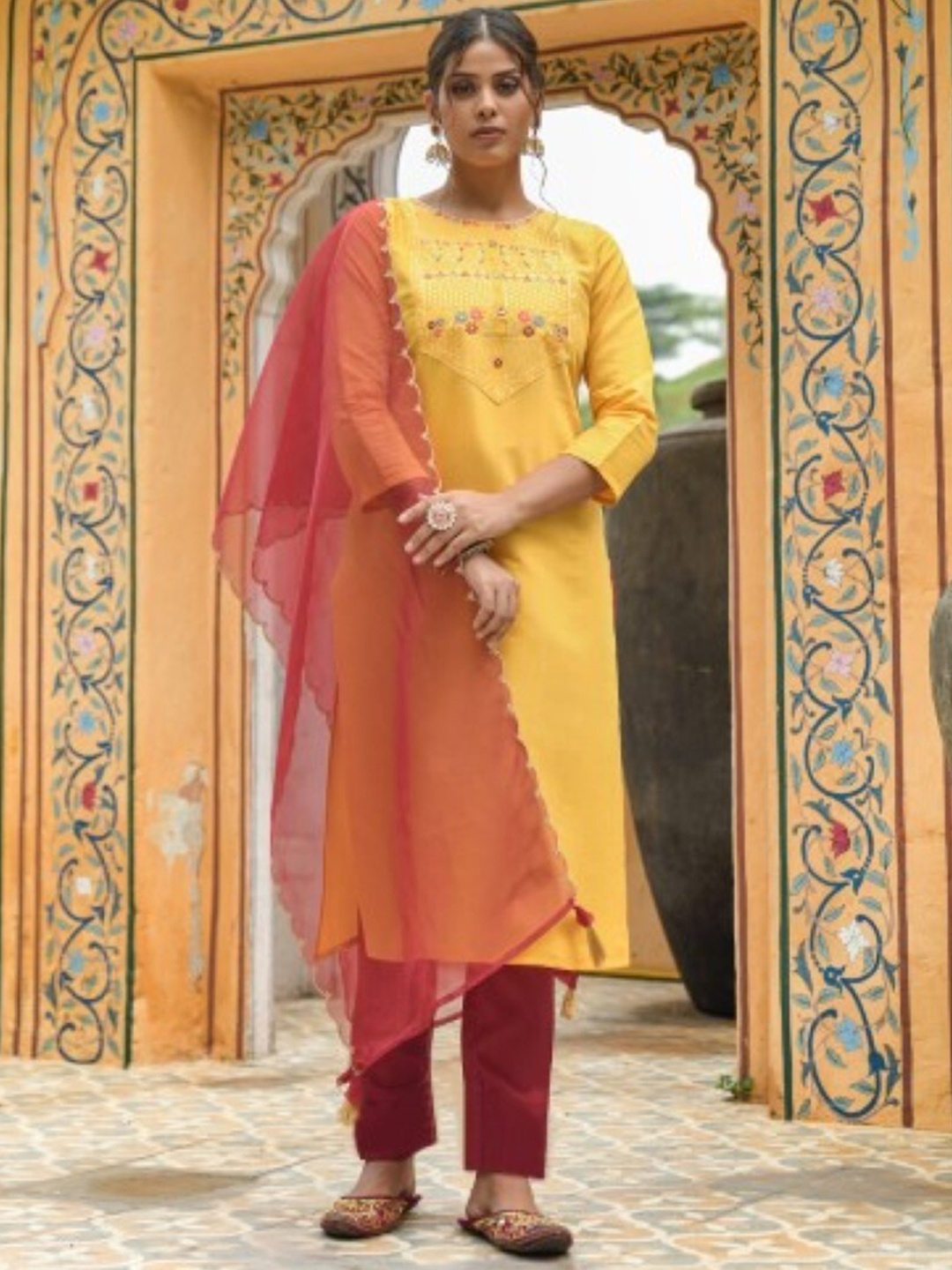 FAVRIZ Ethnic Motifs Yoke Design Regular Thread Work Kurta With Trousers & Dupatta, Yellow
FAVRIZ Ethnic Motifs Yoke Design Regular Thread Work Kurta With Trousers & Dupatta, Yellow