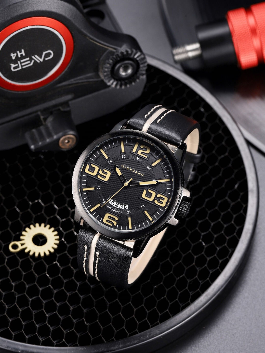 GIORDANO Men Dial & Leather Straps Analogue Water Resistant Watch GZ-50053-01, Black
GIORDANO Men Dial & Leather Straps Analogue Water Resistant Watch GZ-50053-01, Black