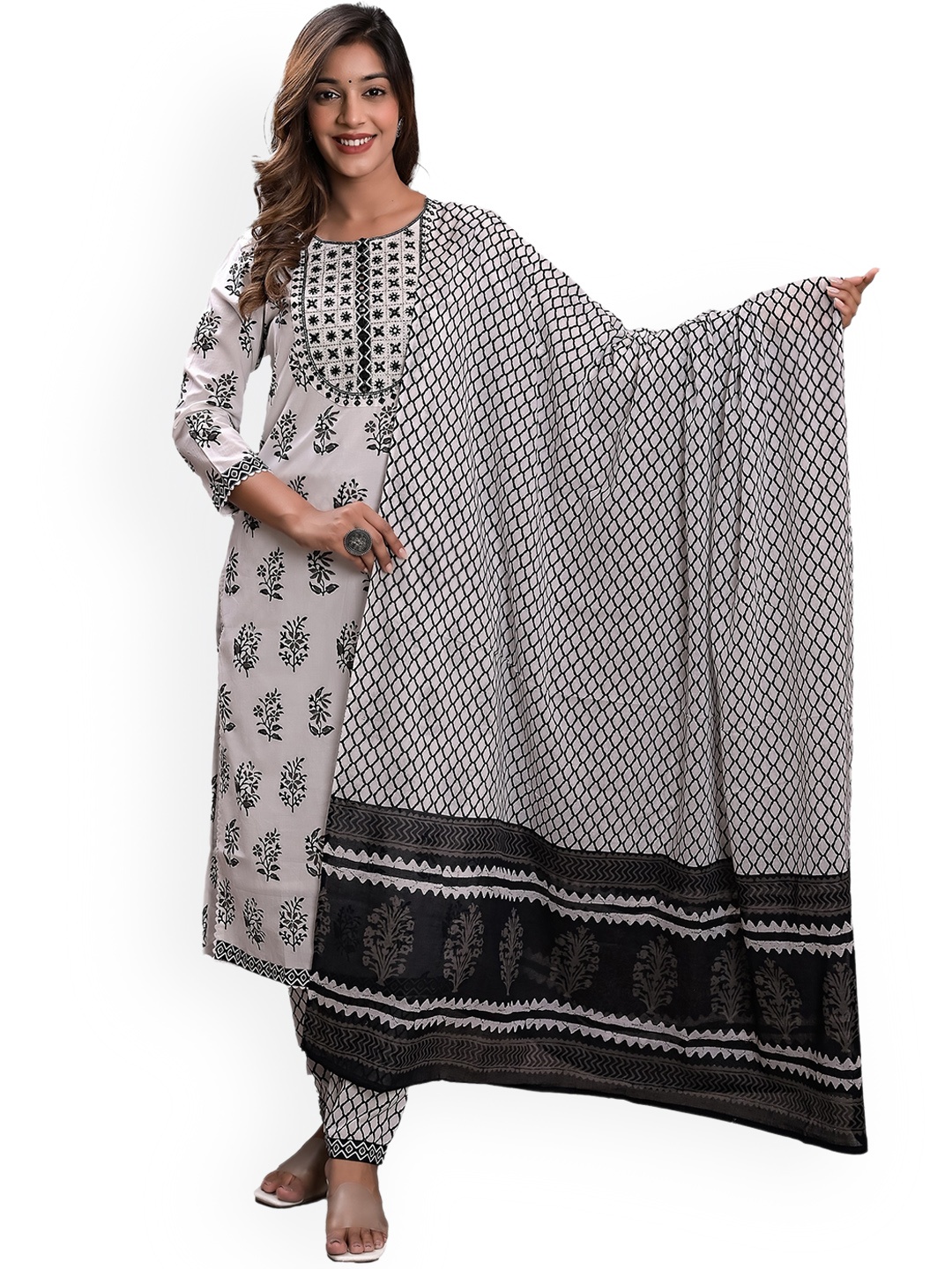 KASHEEDA Ethnic Motifs Straight Thread Work Pure Cotton Kurta & Trousers With Dupatta, White
KASHEEDA Ethnic Motifs Straight Thread Work Pure Cotton Kurta & Trousers With Dupatta, White