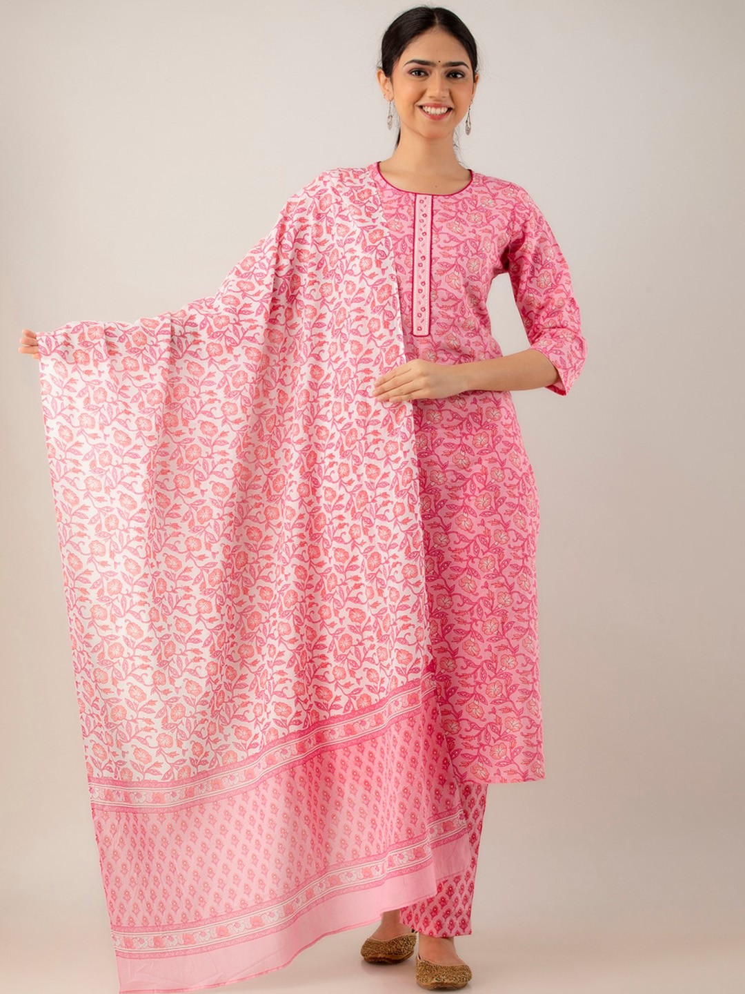 Readiprint Fashions Floral Printed Thread Work Pure Cotton Kurta With Palazzos & Palazzos, Pink
Readiprint Fashions Floral Printed Thread Work Pure Cotton Kurta With Palazzos & Palazzos, Pink