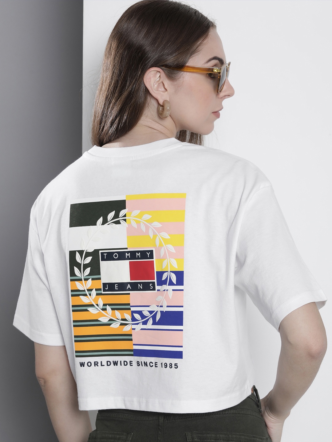 Tommy Hilfiger Brand Logo Printed Pure Cotton Oversized Applique Crop T-shirt, White
Tommy Hilfiger Brand Logo Printed Pure Cotton Oversized Applique Crop T-shirt, White
