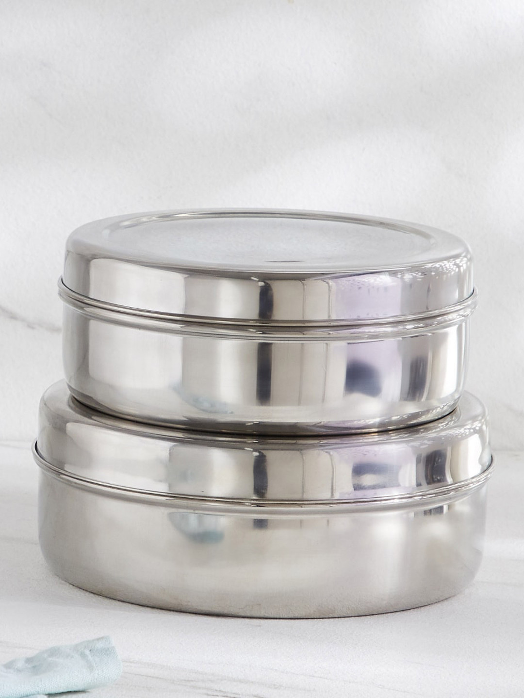 Home Centre Glovia Coropuna 2 Pieces Lunch Boxes, Silver
Home Centre Glovia Coropuna 2 Pieces Lunch Boxes, Silver