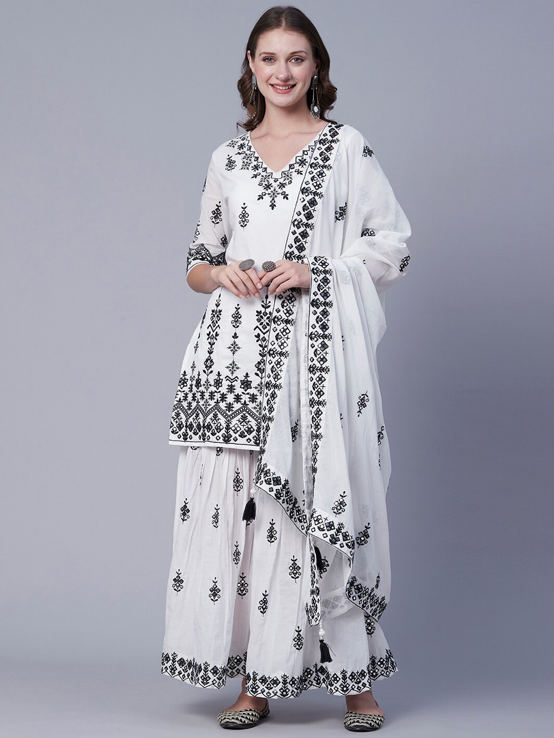 FASHOR White Ethnic Motifs Embroidered Mirror Work Cotton Kurta with Sharara & Dupatta
FASHOR White Ethnic Motifs Embroidered Mirror Work Cotton Kurta with Sharara & Dupatta