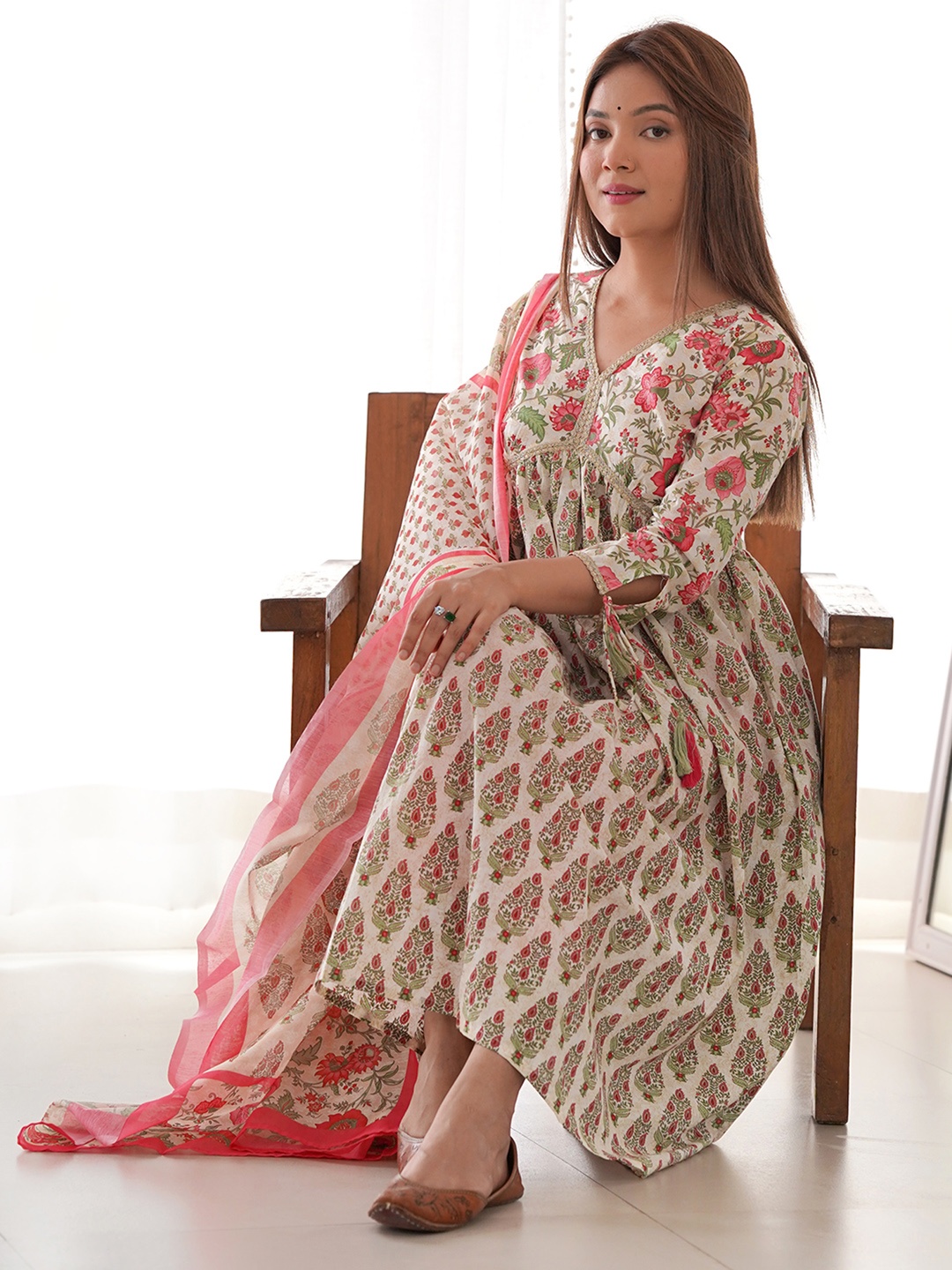 Indo Era Women Ethnic Motifs Printed Empire Pure Cotton Kurta with Trousers & With Dupatta, Off white
Indo Era Women Ethnic Motifs Printed Empire Pure Cotton Kurta with Trousers & With Dupatta, Off white