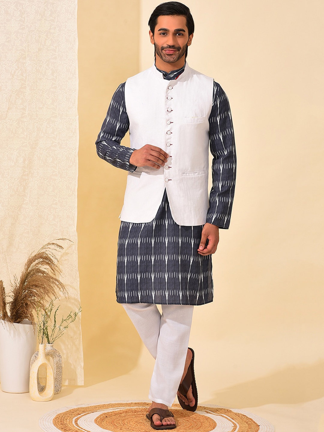 Hangup Men Ethnic Motifs Printed Pure Cotton Kurta with Pyjamas & Nehru Jacket, White
Hangup Men Ethnic Motifs Printed Pure Cotton Kurta with Pyjamas & Nehru Jacket, White