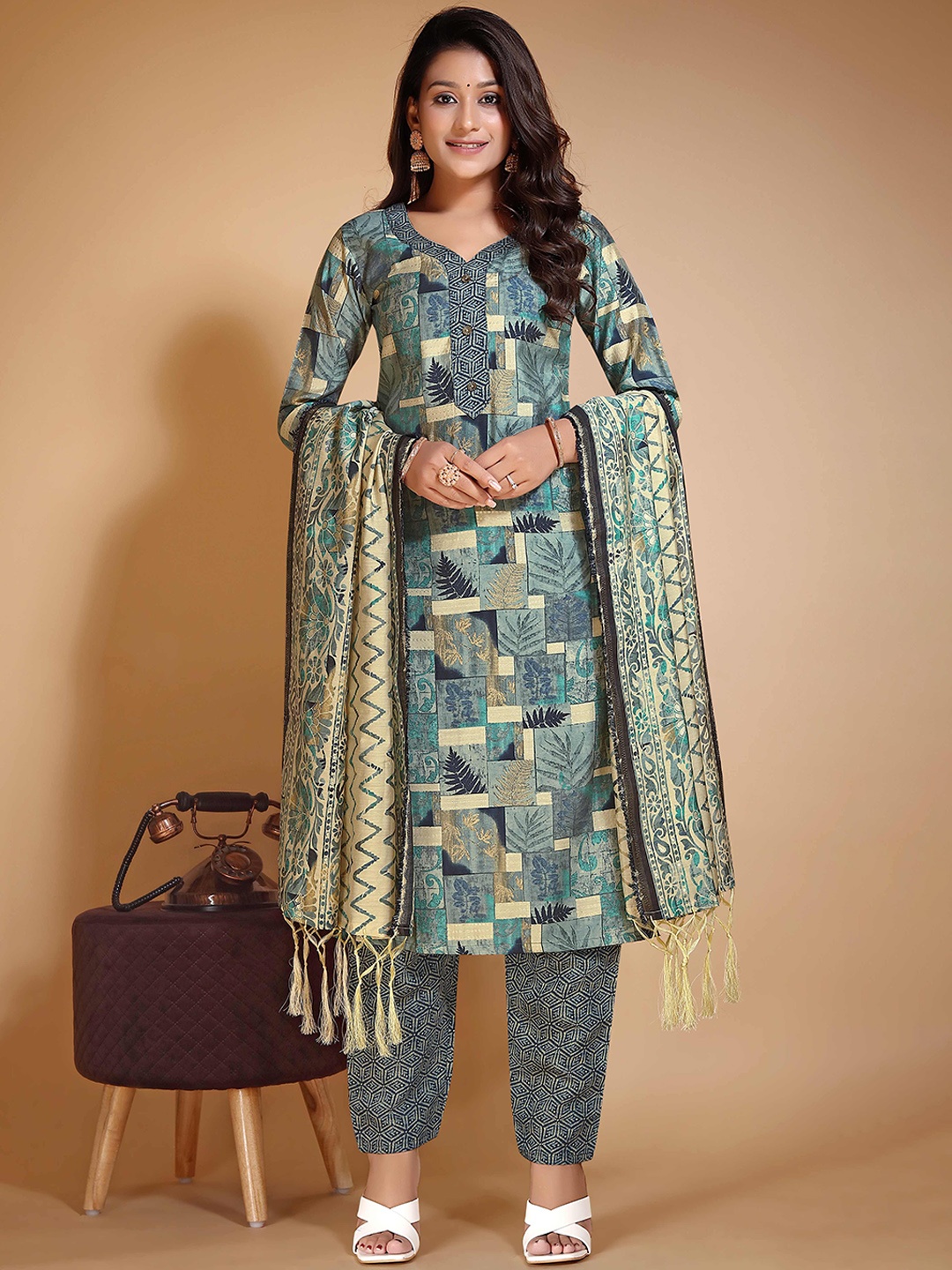 Vidraa Western Store Geometric Printed Chanderi Cotton Kurta Trousers & With Dupatta, Blue
Vidraa Western Store Geometric Printed Chanderi Cotton Kurta Trousers & With Dupatta, Blue