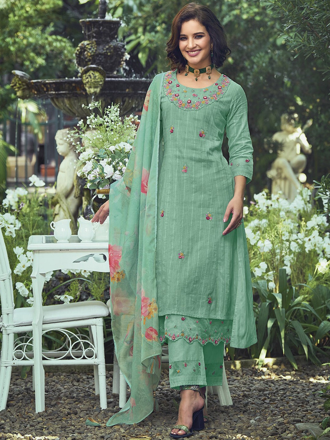 Indo Era Green Floral Embroidered Regular Pure Cotton Kurta With Trousers & Dupatta, Sea green
Indo Era Green Floral Embroidered Regular Pure Cotton Kurta With Trousers & Dupatta, Sea green
