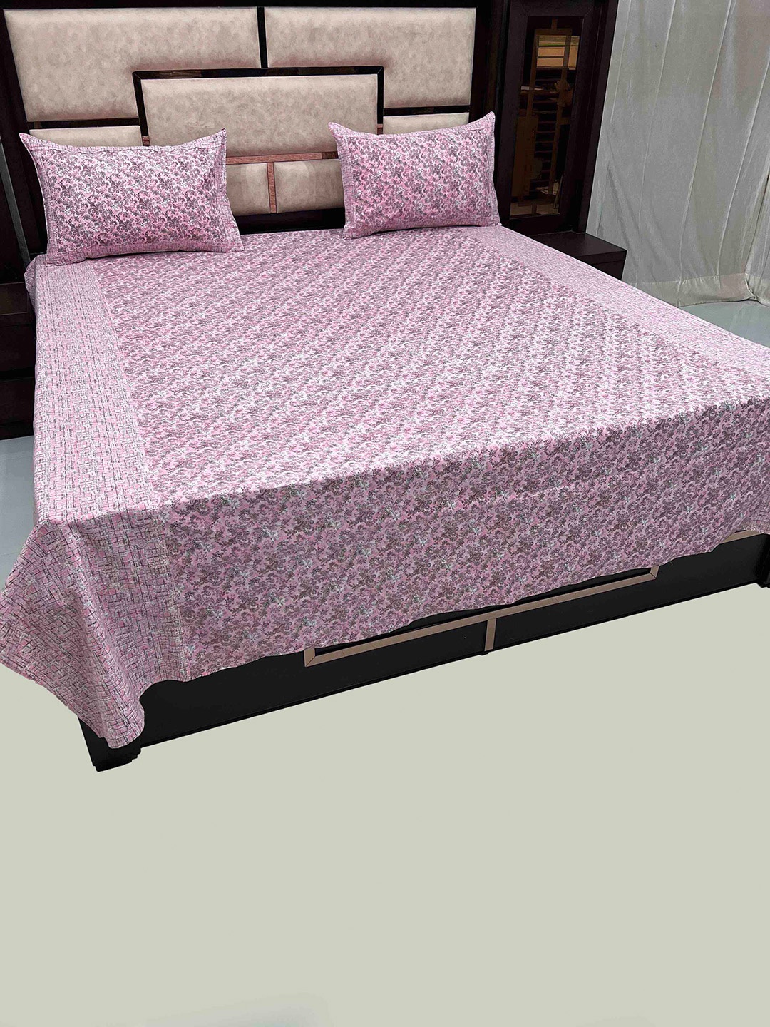 Pure Decor Pink & Grey Floral 250 TC Pure Cotton Queen Bedsheet with 2 Pillow Covers
Pure Decor Pink & Grey Floral 250 TC Pure Cotton Queen Bedsheet with 2 Pillow Covers