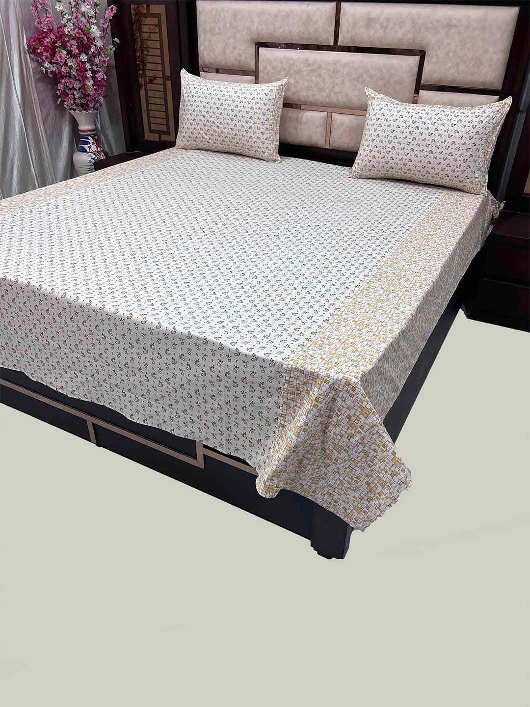 Pure Decor Cream-Coloured Floral 250 TC Pure Cotton Queen Bedsheet with 2 Pillow Covers
Pure Decor Cream-Coloured Floral 250 TC Pure Cotton Queen Bedsheet with 2 Pillow Covers