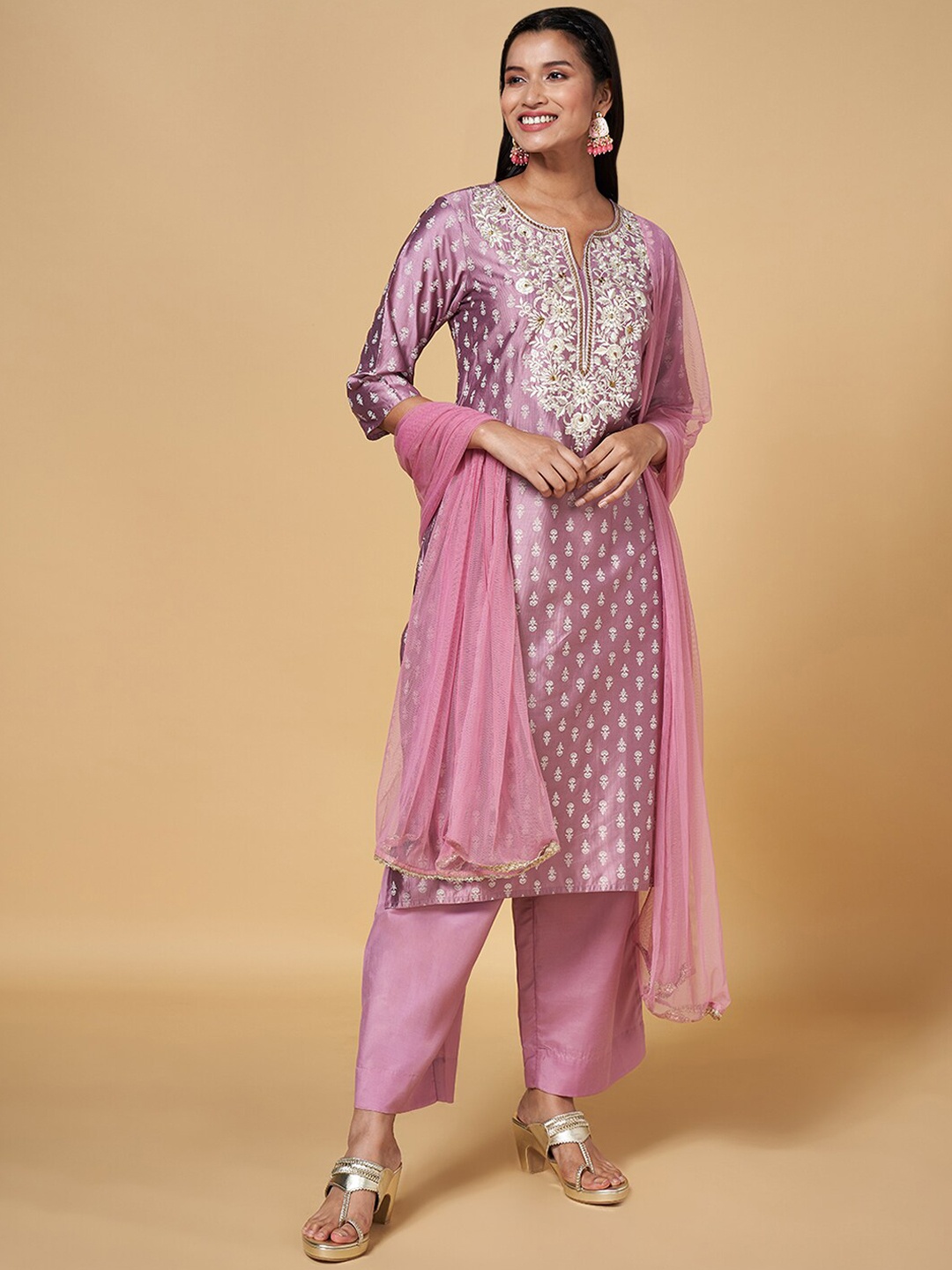 RANGMANCH BY PANTALOONS Ethnic Motifs Embroidered Kurta With Trousers & Dupatta, Mauve
RANGMANCH BY PANTALOONS Ethnic Motifs Embroidered Kurta With Trousers & Dupatta, Mauve