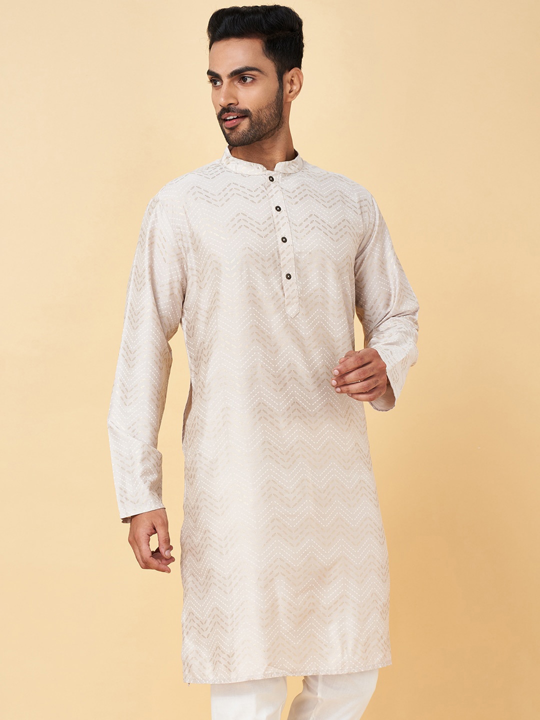 indus route by Pantaloons Chevron Woven Design Mandarin Collar Straight Kurta, Gold
indus route by Pantaloons Chevron Woven Design Mandarin Collar Straight Kurta, Gold