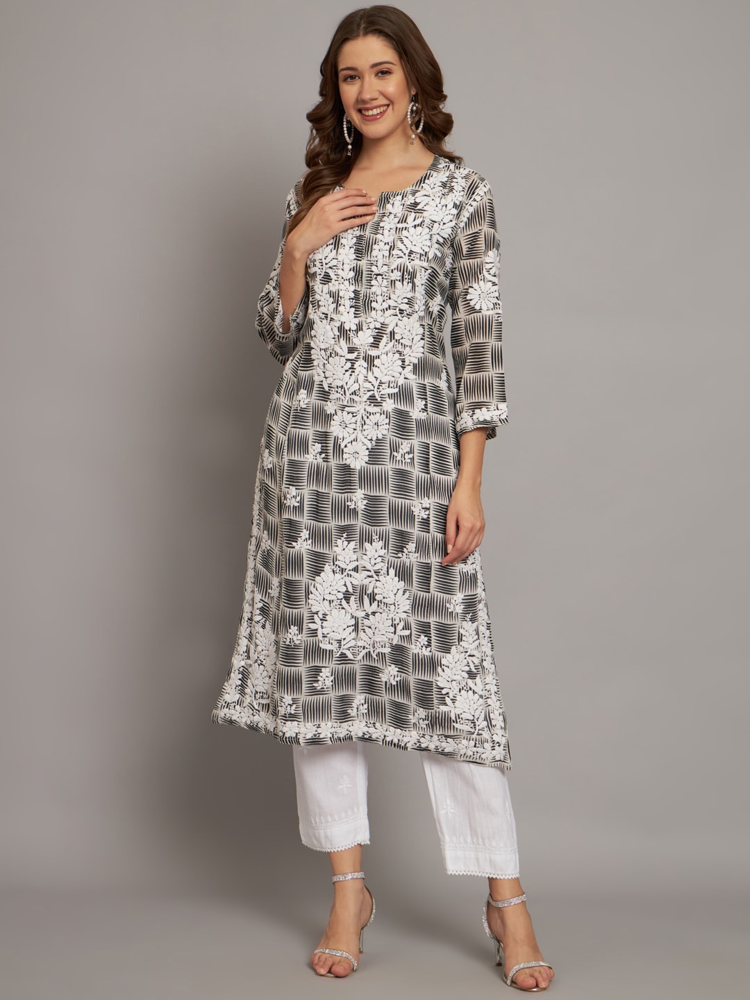PARAMOUNT CHIKAN Abstract Printed Keyhole Neck Chikankari Mulmul Straight Kurta, Black
PARAMOUNT CHIKAN Abstract Printed Keyhole Neck Chikankari Mulmul Straight Kurta, Black