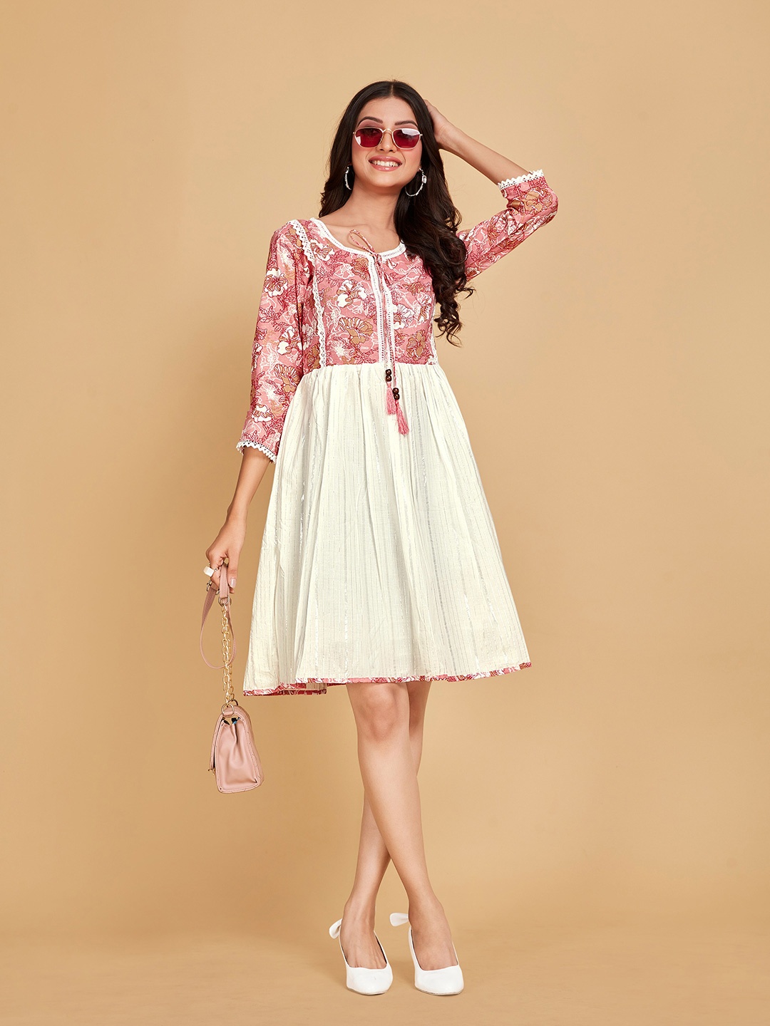 Sangria Peach coloured Floral Printed Tie-Up Neck Pure Cotton Fit & Flare Dress, Off white
Sangria Peach coloured Floral Printed Tie-Up Neck Pure Cotton Fit & Flare Dress, Off white