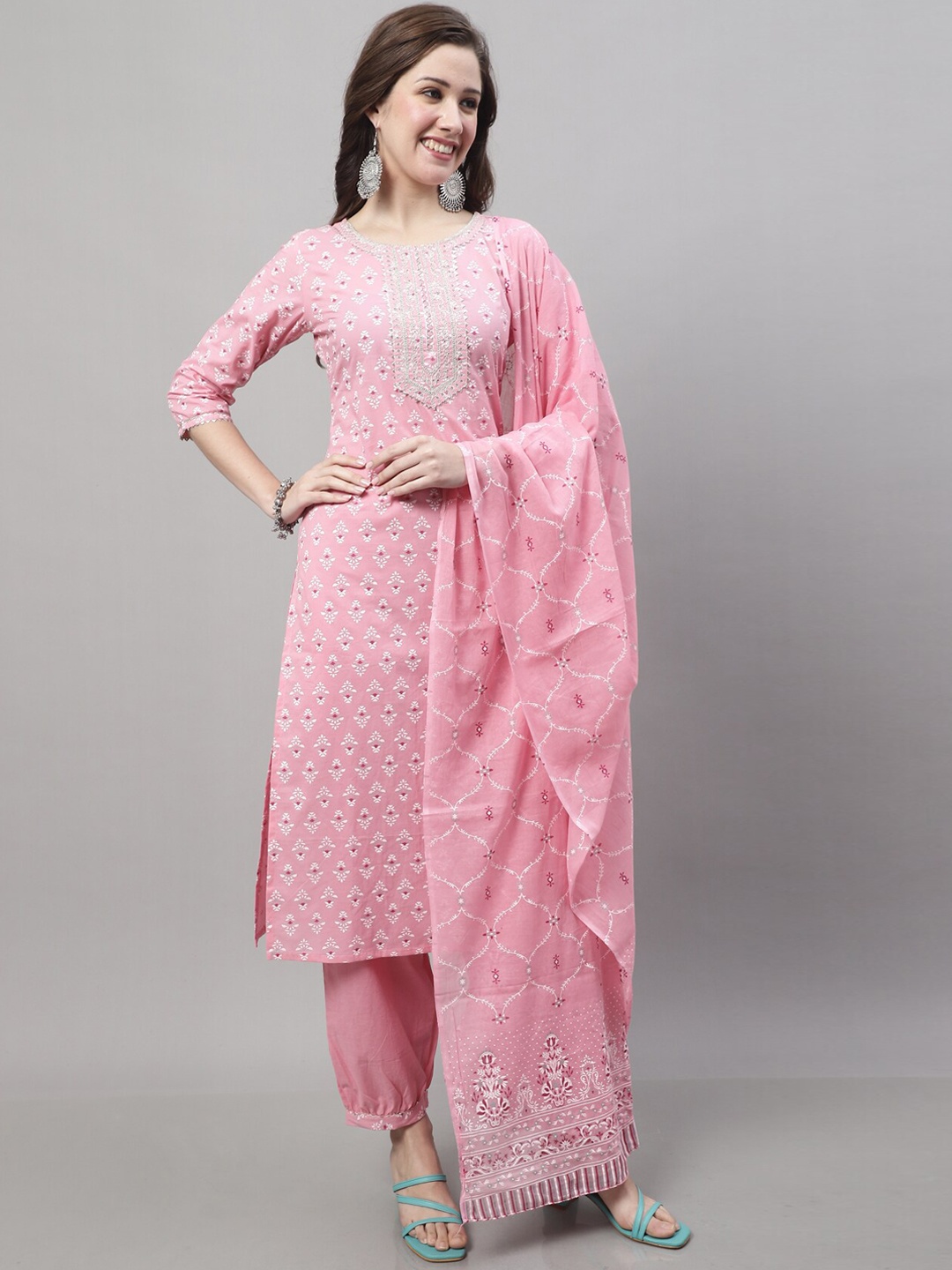 Roly Poly Floral Printed Gotta Patti Pure Cotton Kurti With Trousers & With Dupatta, Pink
Roly Poly Floral Printed Gotta Patti Pure Cotton Kurti With Trousers & With Dupatta, Pink
