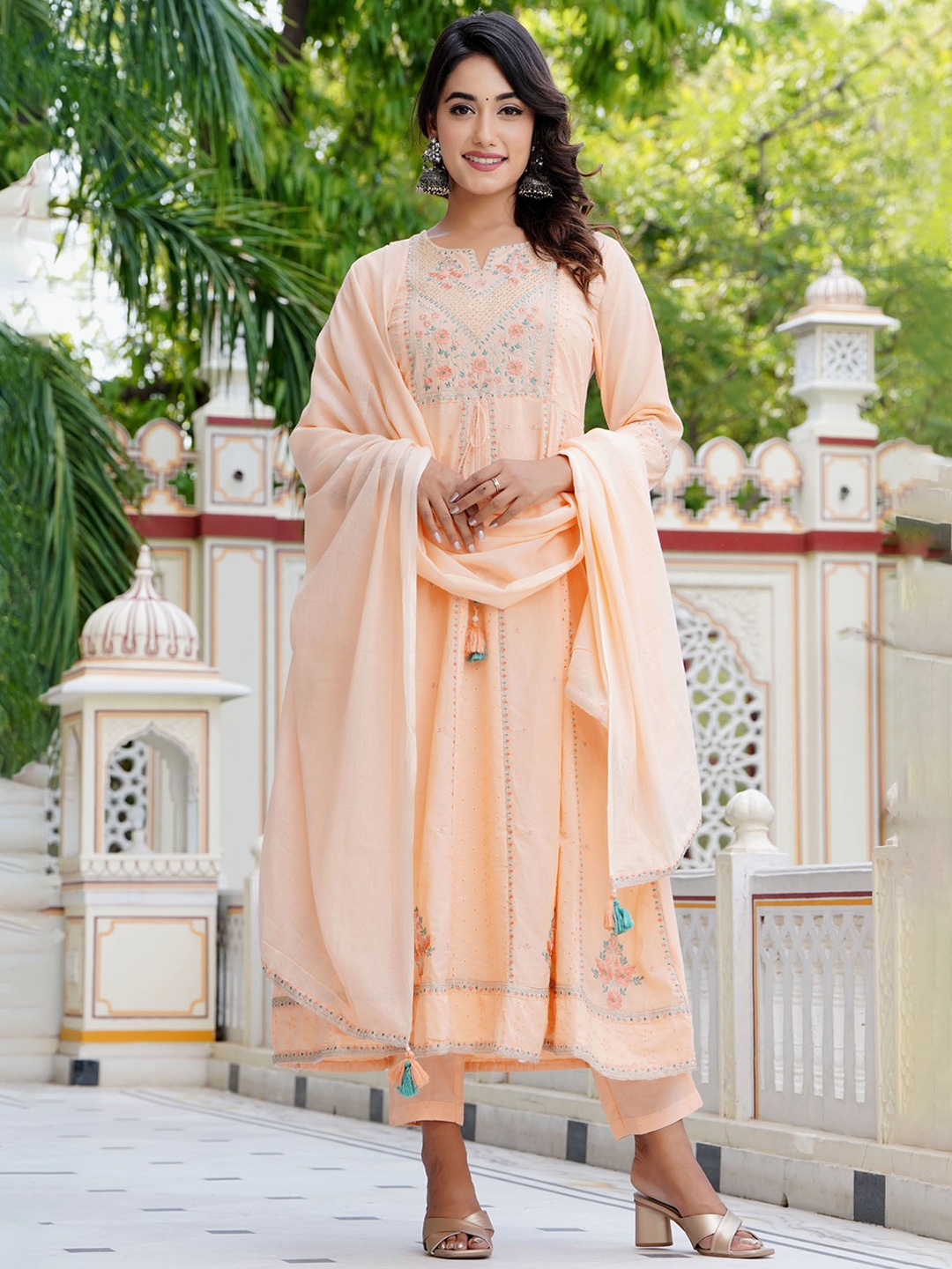 PREKSHA Ethnic Motifs Embroidered Thread Work Pure Cotton Kurta With Trousers & Dupatta, Peach
PREKSHA Ethnic Motifs Embroidered Thread Work Pure Cotton Kurta With Trousers & Dupatta, Peach