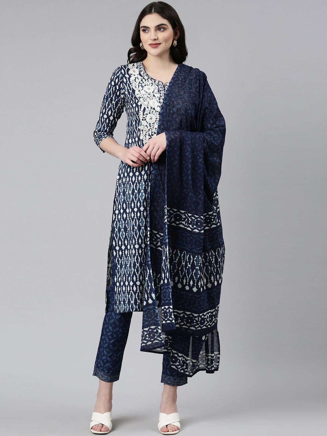 Neerus Printed Regular Thread Work Pure Cotton Kurta with Trousers & Dupatta, Navy blue
Neerus Printed Regular Thread Work Pure Cotton Kurta with Trousers & Dupatta, Navy blue