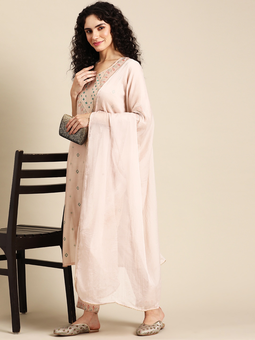 Anouk Women Ethnic Motifs Yoke Design Regular Chanderi Silk Kurta with Trousers & Dupatta, Peach
Anouk Women Ethnic Motifs Yoke Design Regular Chanderi Silk Kurta with Trousers & Dupatta, Peach
