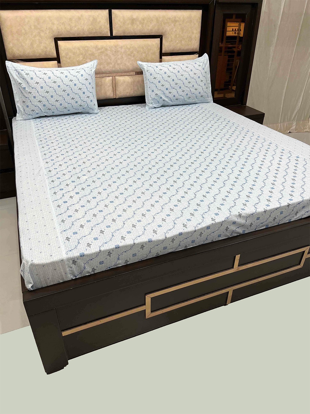 Pure Decor Evoque White Ethnic Motifs 350 TC Pure Cotton King Bedsheet & 2 Pillow Covers
Pure Decor Evoque White Ethnic Motifs 350 TC Pure Cotton King Bedsheet & 2 Pillow Covers