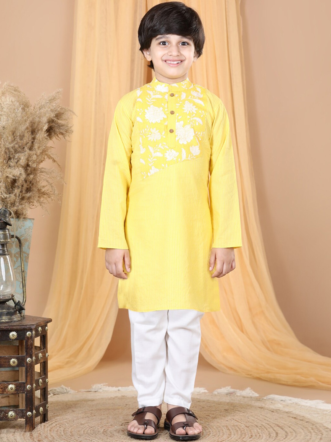 Here&Now X Kinder Kids Boys Floral Yoke Design Pure Cotton Kurta with Pyjamas, Yellow
Here&Now X Kinder Kids Boys Floral Yoke Design Pure Cotton Kurta with Pyjamas, Yellow