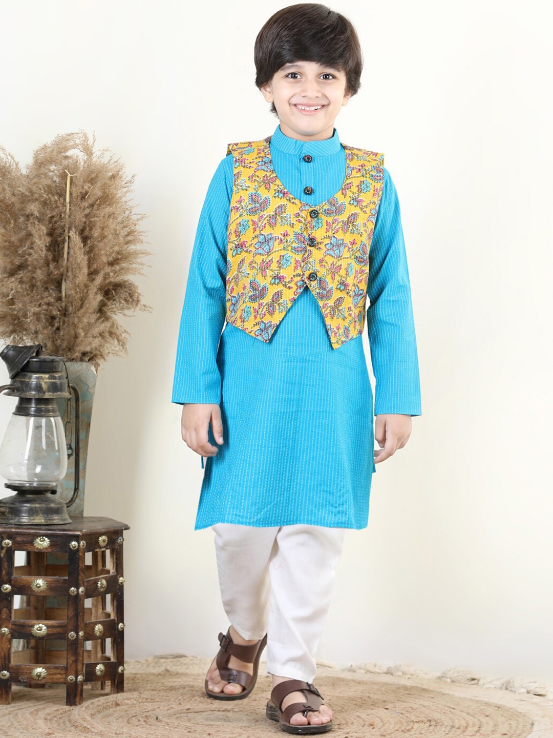 Here&Now X Kinder Kids Boys Striped Regular Pure Cotton Kurta With Pyjamas & Waistcoat, Blue
Here&Now X Kinder Kids Boys Striped Regular Pure Cotton Kurta With Pyjamas & Waistcoat, Blue