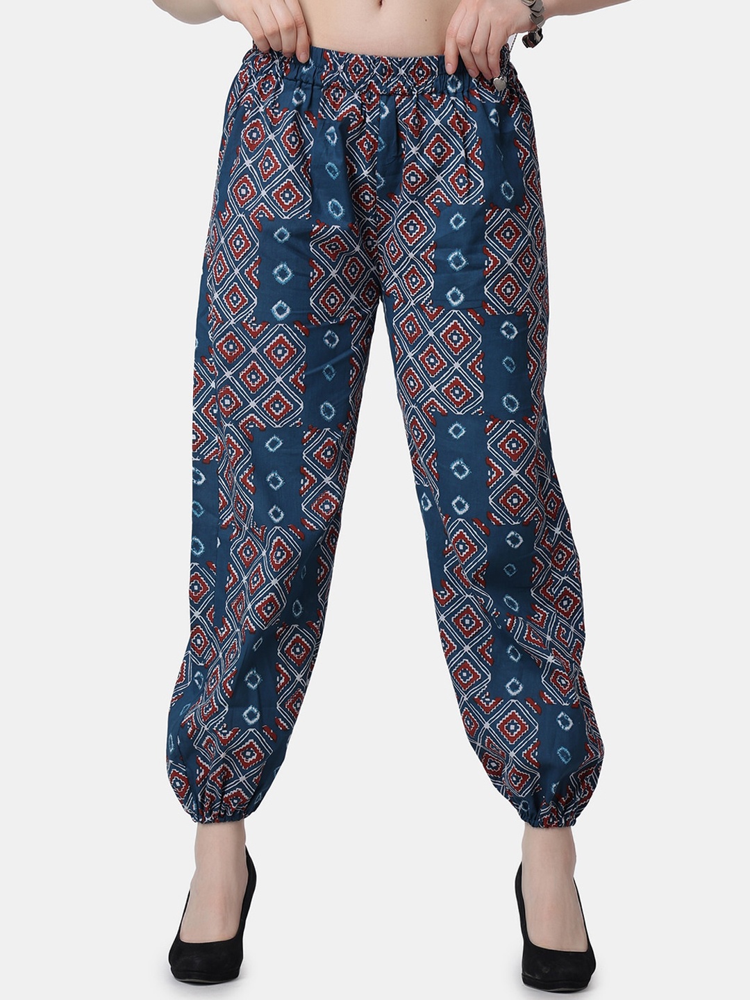 Popwings Women Geometric Printed Pure Cotton Smart Loose Fit Easy Wash Joggers, Navy blue
Popwings Women Geometric Printed Pure Cotton Smart Loose Fit Easy Wash Joggers, Navy blue