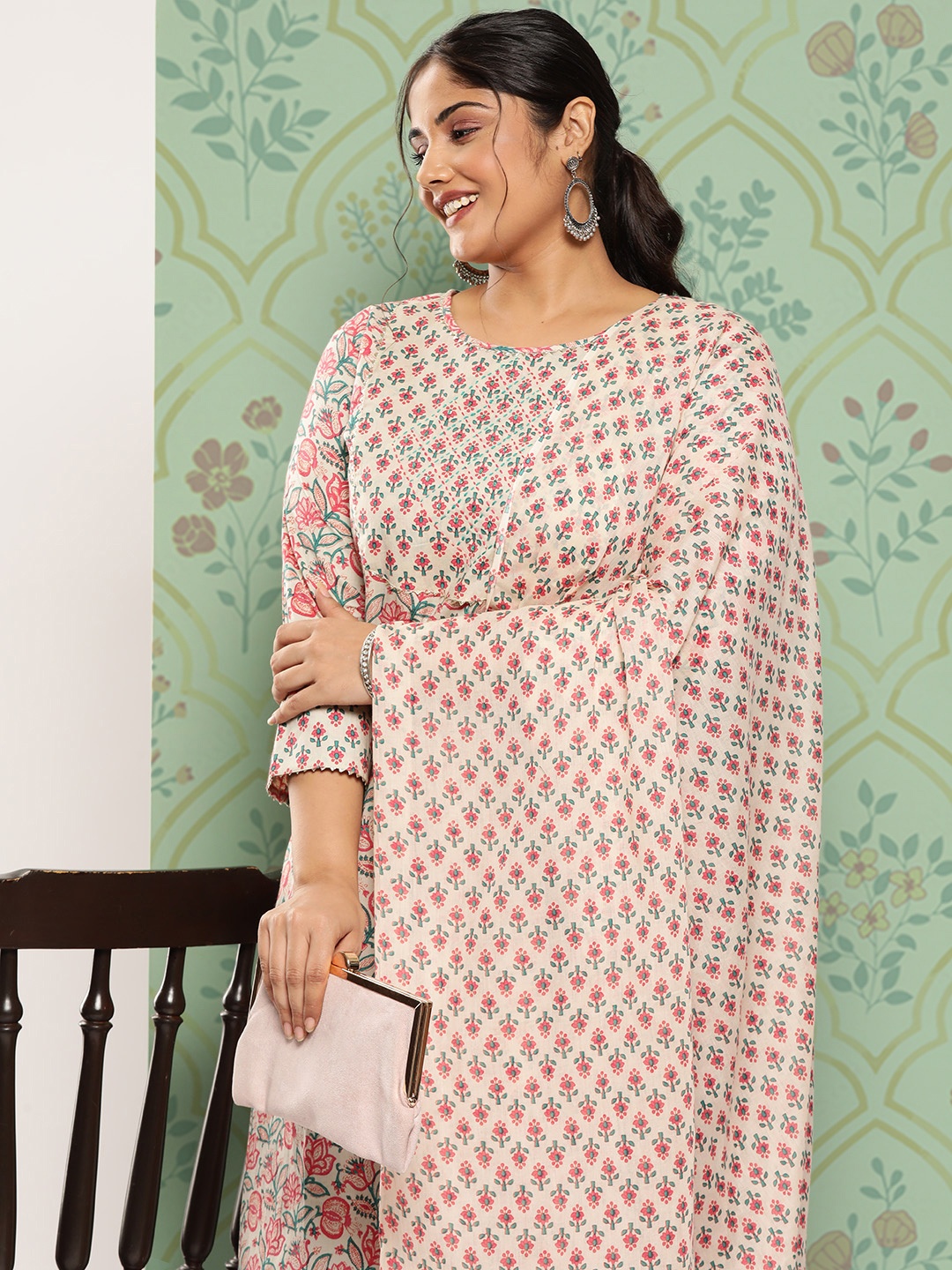 Yufta Women Plus Size Floral Printed Regular Pure Cotton Kurta with Trousers & Dupatta, Pink
Yufta Women Plus Size Floral Printed Regular Pure Cotton Kurta with Trousers & Dupatta, Pink