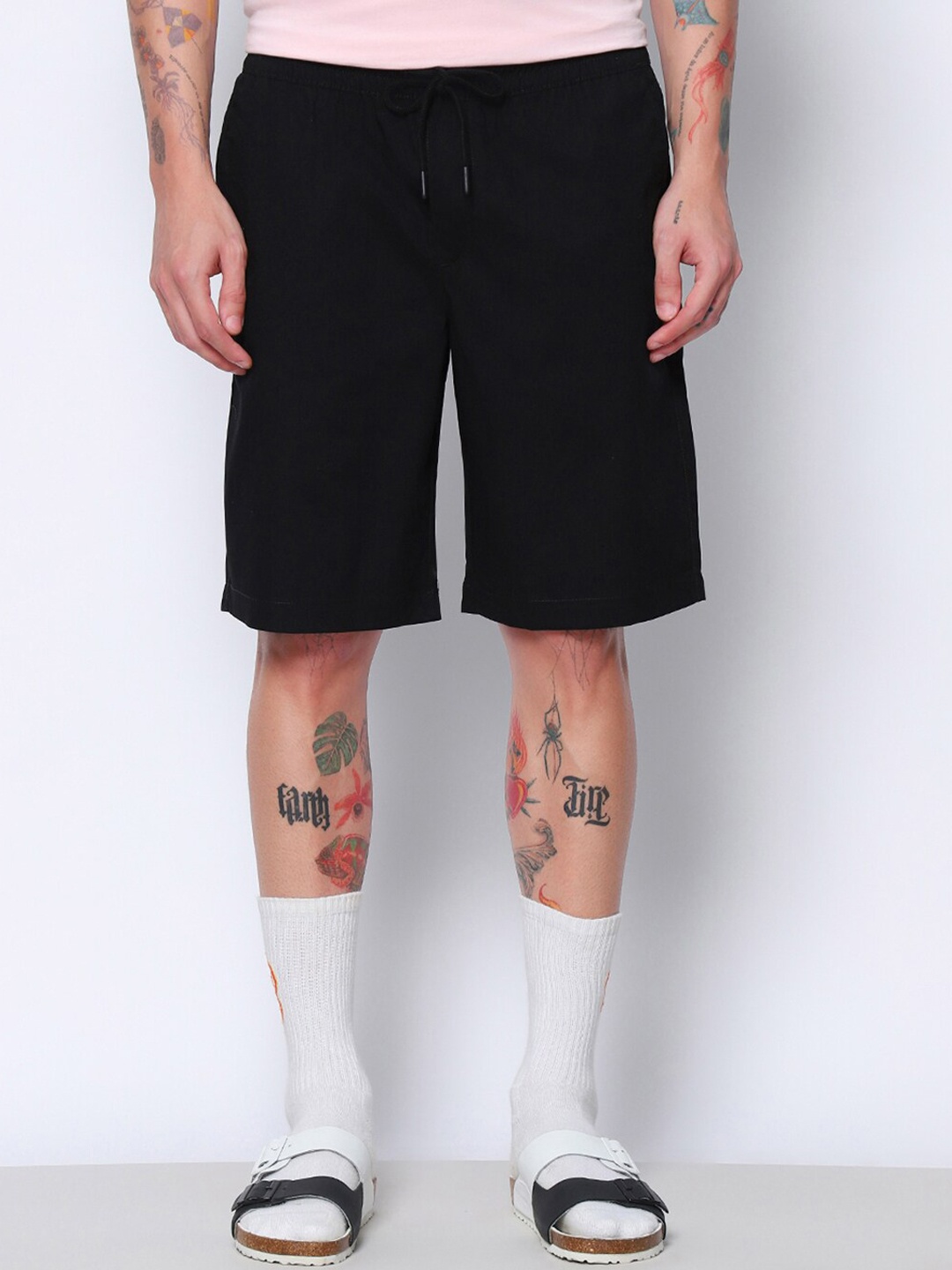 Bewakoof Men Black Mid-Rise Pure Cotton Shorts