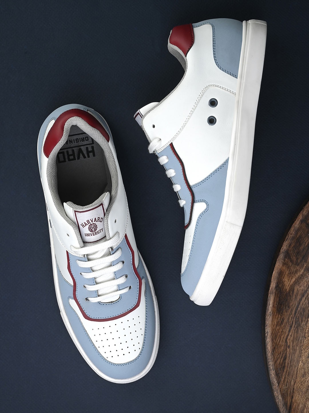 Harvard Men White & Blue Colourblocked Comfort Insole Lightweight Contrast Sole Sneakers
Harvard Men White & Blue Colourblocked Comfort Insole Lightweight Contrast Sole Sneakers