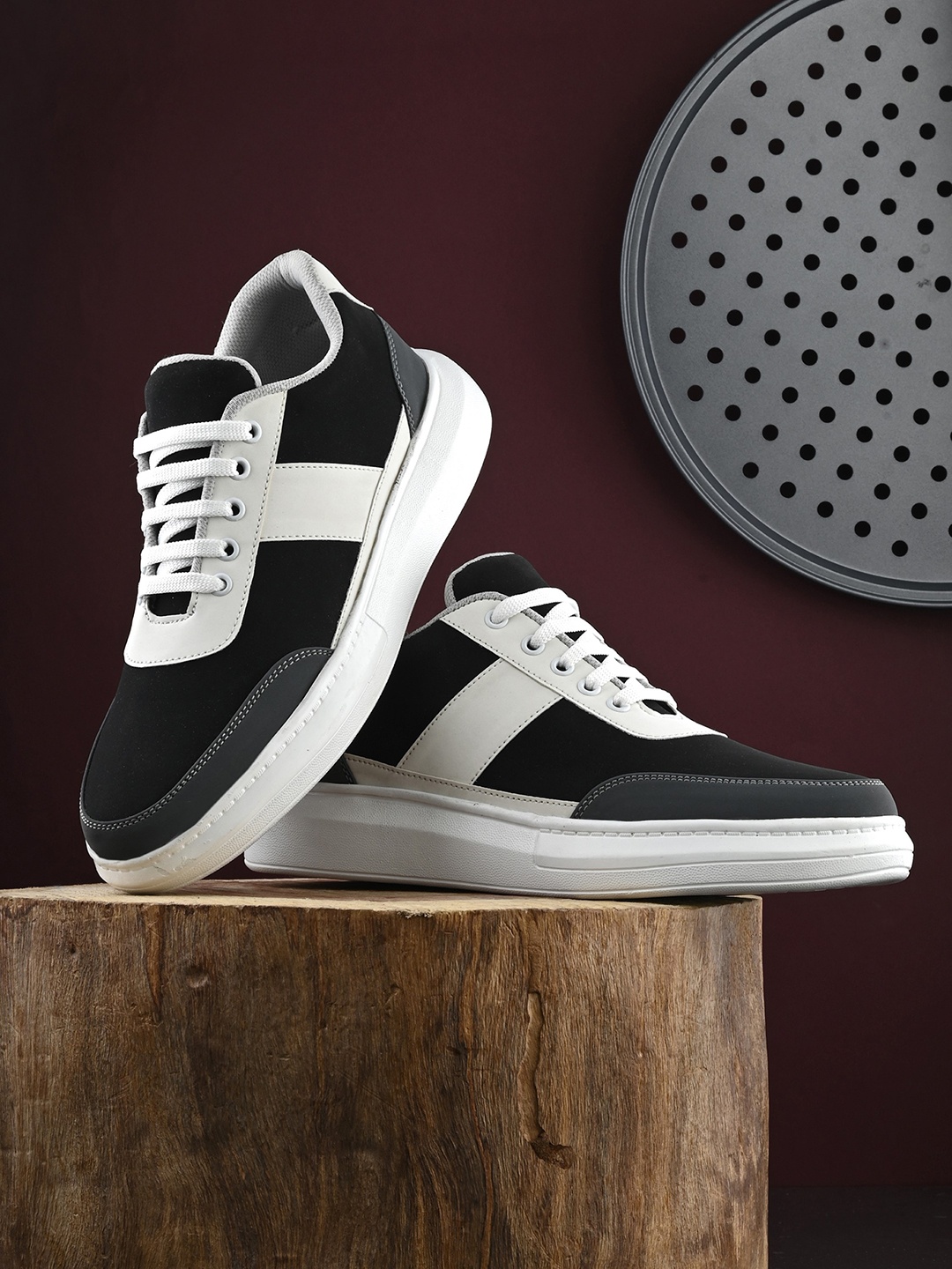 The Roadster Lifestyle Co. Men Black & White Colourblocked Comfort Lightweight Sneakers
The Roadster Lifestyle Co. Men Black & White Colourblocked Comfort Lightweight Sneakers