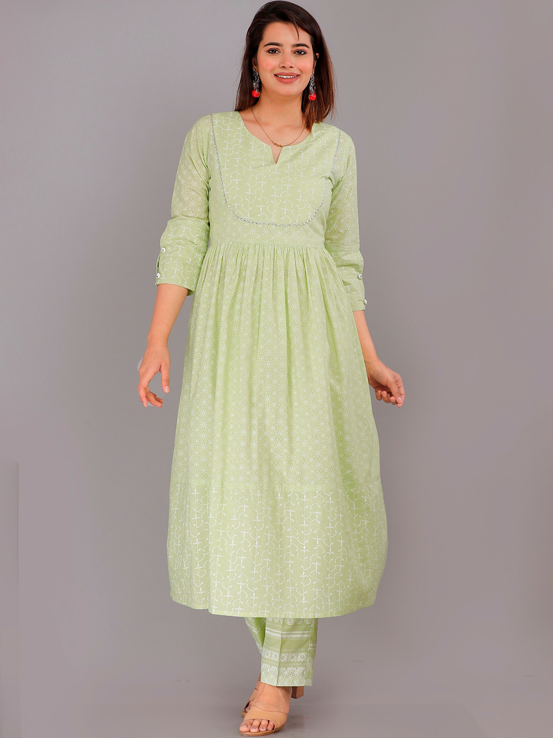 HERE&NOW Green & White Floral Printed Regular Thread Work Pure Cotton Kurta With Trousers
HERE&NOW Green & White Floral Printed Regular Thread Work Pure Cotton Kurta With Trousers