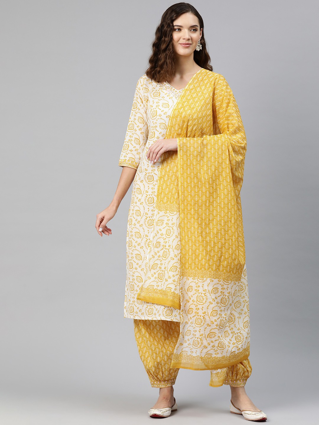 Readiprint Fashions Floral Printed Sequinned Pure Cotton Kurta with Harem Pants & Dupatta, Yellow
Readiprint Fashions Floral Printed Sequinned Pure Cotton Kurta with Harem Pants & Dupatta, Yellow