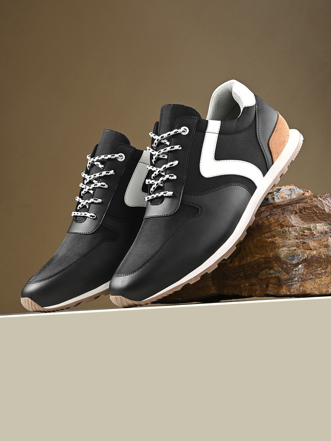 San Frissco Men Colourblocked Lightweight Comfort Insole Contrast Sole Sneakers, Black
San Frissco Men Colourblocked Lightweight Comfort Insole Contrast Sole Sneakers, Black