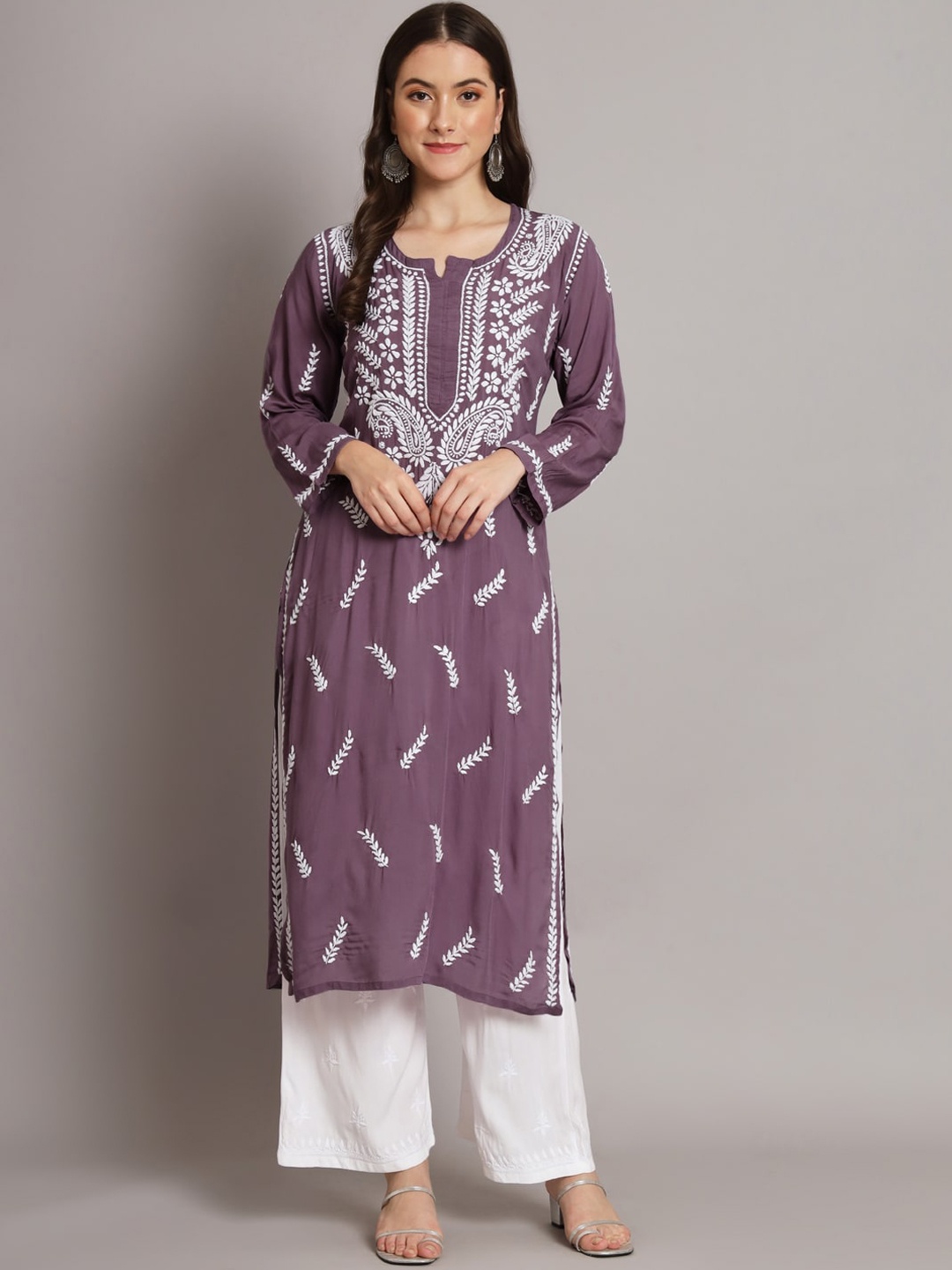 PARAMOUNT CHIKAN Floral Chikankari Embroidered Notched Neck Straight Kurta, Violet
PARAMOUNT CHIKAN Floral Chikankari Embroidered Notched Neck Straight Kurta, Violet
