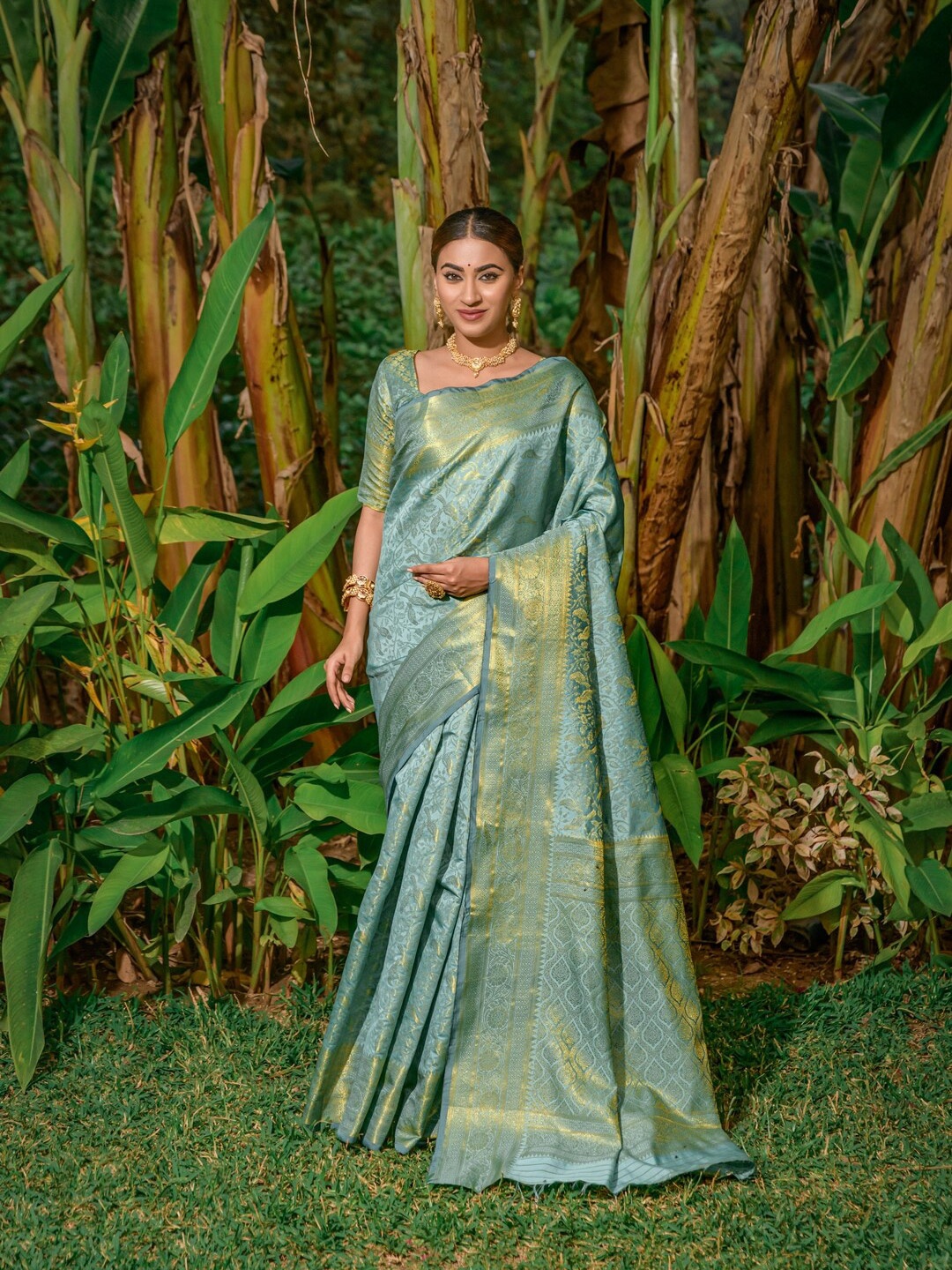 AVANTIKA FASHION Ethnic Motifs Woven Design Zari Pure Silk Kanjeevaram Saree, Sea green
AVANTIKA FASHION Ethnic Motifs Woven Design Zari Pure Silk Kanjeevaram Saree, Sea green