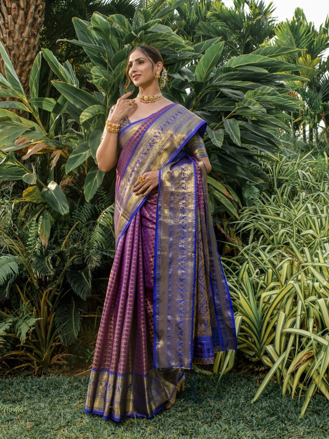 AVANTIKA FASHION Ethnic Motif Woven Design Zari Pure Silk Kanjeevaram Saree, Purple
AVANTIKA FASHION Ethnic Motif Woven Design Zari Pure Silk Kanjeevaram Saree, Purple