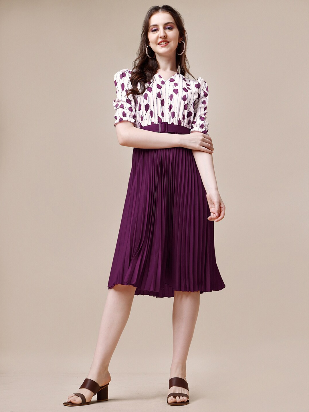 DEKLOOK Graphic Printed Accordion Pleated V-Neck Puff Sleeves Fit & Flare Dress, Purple
DEKLOOK Graphic Printed Accordion Pleated V-Neck Puff Sleeves Fit & Flare Dress, Purple