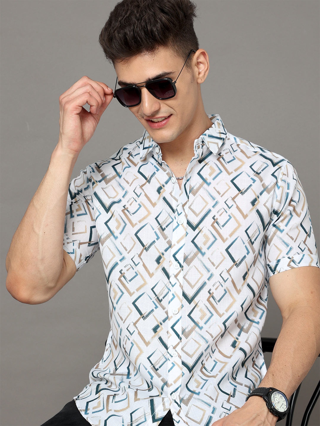 HERE&NOW White & Navy Blue Colour Geometric Printed Spread Collar Slim Fit Casual Shirt
HERE&NOW White & Navy Blue Colour Geometric Printed Spread Collar Slim Fit Casual Shirt