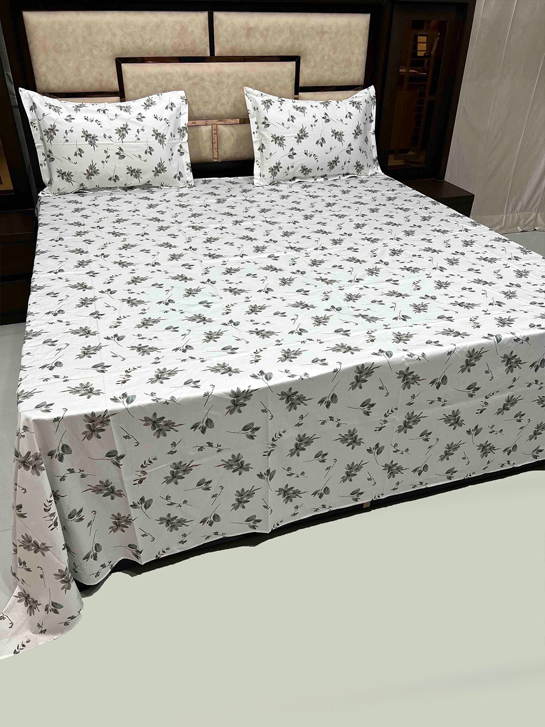 Pure Decor Mansion White & Grey Floral 400 TC Cotton King Bedsheet with 2 Pillow Covers
Pure Decor Mansion White & Grey Floral 400 TC Cotton King Bedsheet with 2 Pillow Covers