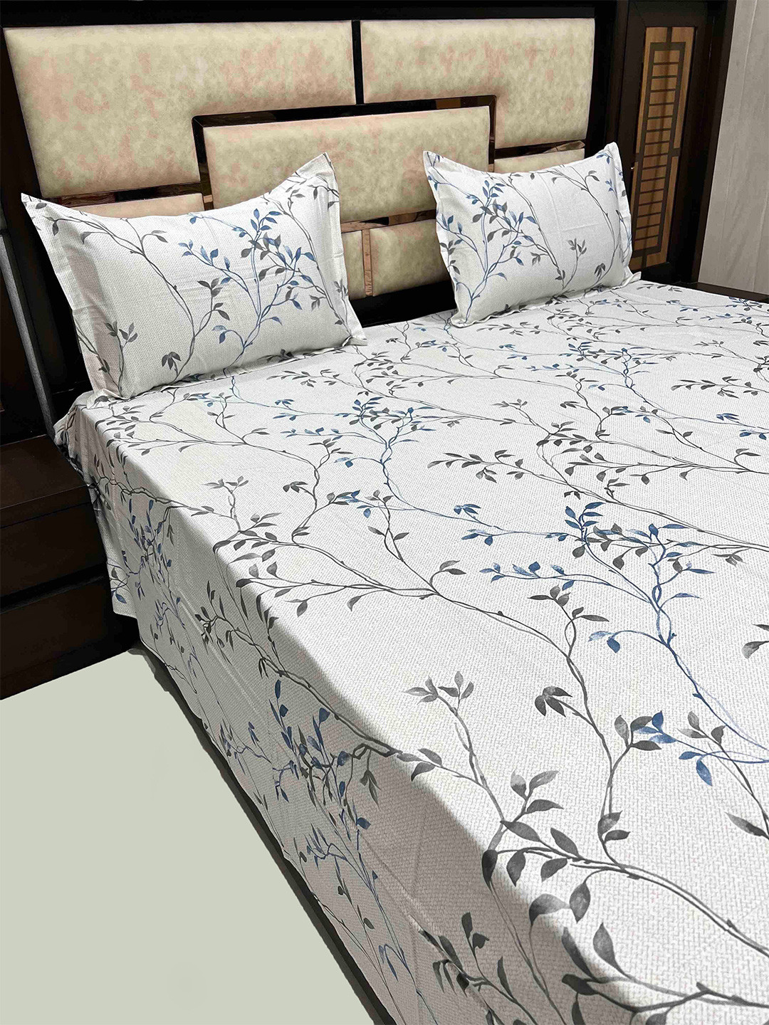 Pure Decor Mansion White & Blue Floral 400 TC Cotton King Bedsheet with 2 Pillow Covers
Pure Decor Mansion White & Blue Floral 400 TC Cotton King Bedsheet with 2 Pillow Covers