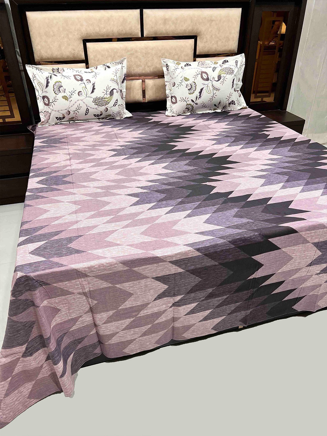 Pure Decor Vogue Purple & Lavender 350 TC Pure Cotton King Bedsheet with 2 Pillow Covers
Pure Decor Vogue Purple & Lavender 350 TC Pure Cotton King Bedsheet with 2 Pillow Covers
