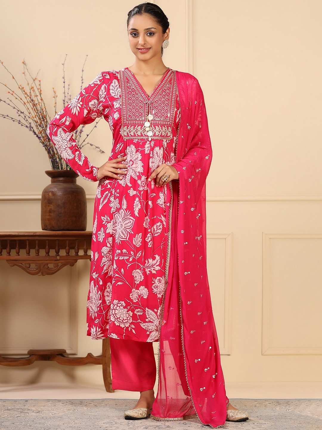 EtnicaWear Floral Printed Regular Thread Work Pure Silk Kurta & Trousers With Dupatta, Pink
EtnicaWear Floral Printed Regular Thread Work Pure Silk Kurta & Trousers With Dupatta, Pink