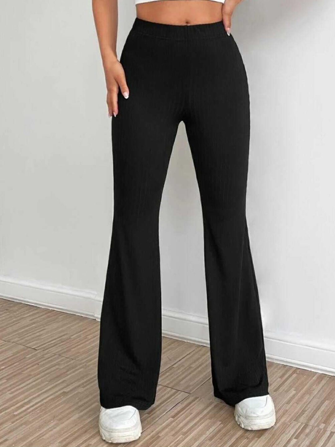 BROADSTAR Women Relaxed Straight Leg Flared High-Rise Easy Wash Bootcut Trousers, Black
BROADSTAR Women Relaxed Straight Leg Flared High-Rise Easy Wash Bootcut Trousers, Black