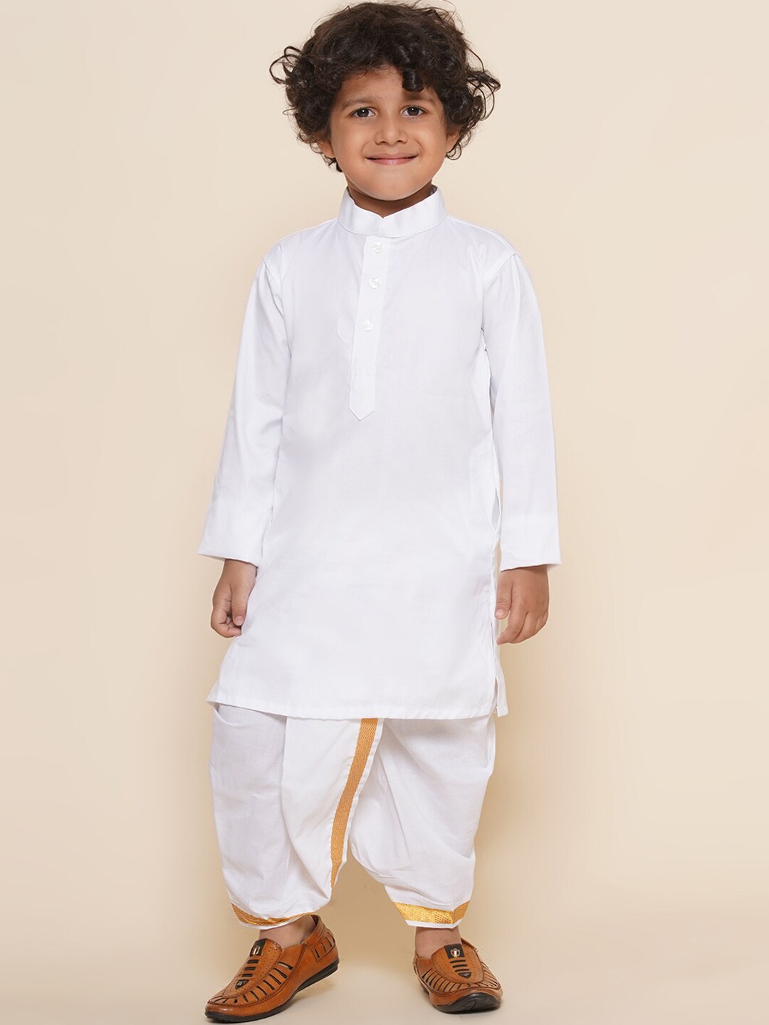 Sethukrishna Boys Mandarin Collar Long Sleeves Pure Cotton Kurta With Dhoti Pants, White
Sethukrishna Boys Mandarin Collar Long Sleeves Pure Cotton Kurta With Dhoti Pants, White
