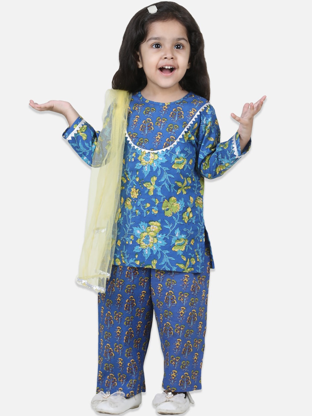 BownBee Girls Floral Printed Regular Gotta Patti Kurta with Trousers & Dupatta, Blue
BownBee Girls Floral Printed Regular Gotta Patti Kurta with Trousers & Dupatta, Blue