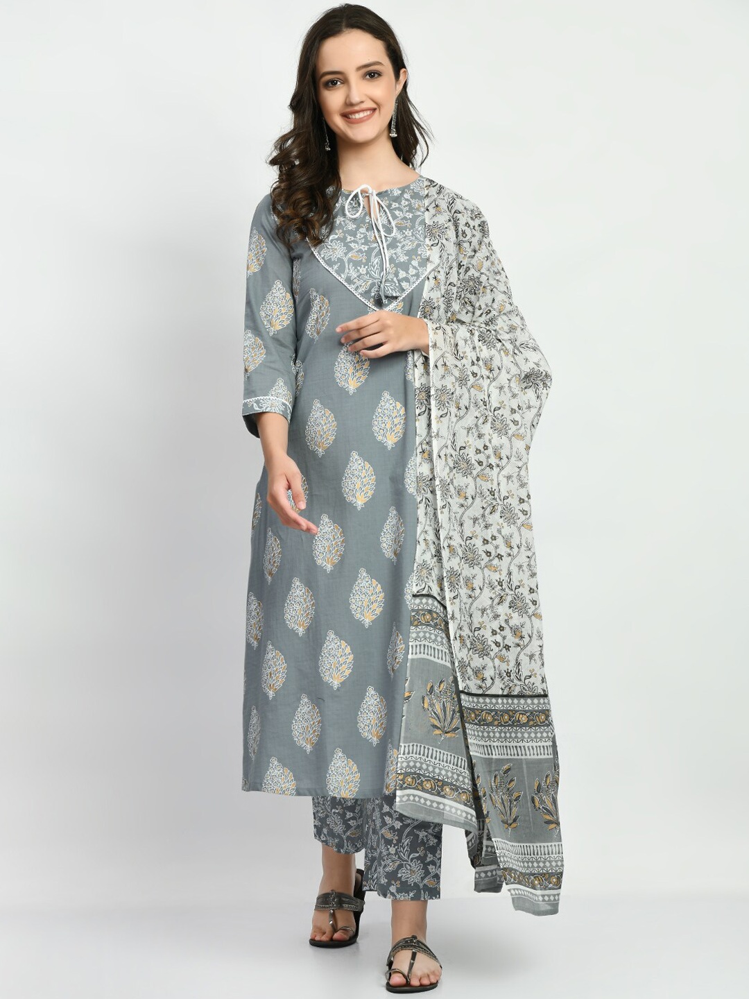 Akshatani Floral Printed Tie-Up Neck Pure Cotton Kurta with Trousers & With Dupatta, Grey
Akshatani Floral Printed Tie-Up Neck Pure Cotton Kurta with Trousers & With Dupatta, Grey