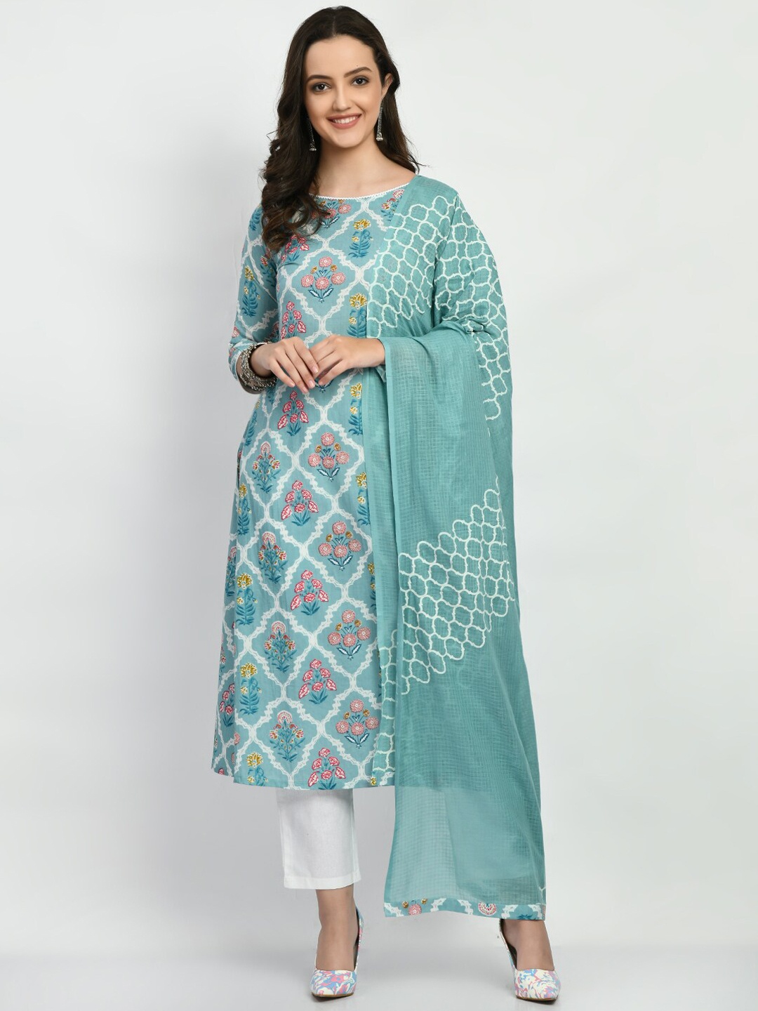 Akshatani Floral Printed Regular Pure Cotton Kurta with Trousers & With Dupatta, Blue
Akshatani Floral Printed Regular Pure Cotton Kurta with Trousers & With Dupatta, Blue