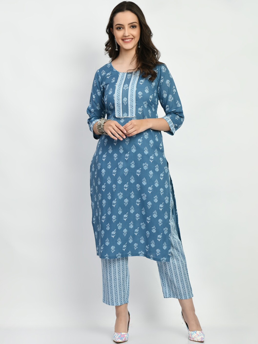 Akshatani Floral Printed Regular Pure Cotton Kurta with Trousers & With Dupatta, Blue
Akshatani Floral Printed Regular Pure Cotton Kurta with Trousers & With Dupatta, Blue