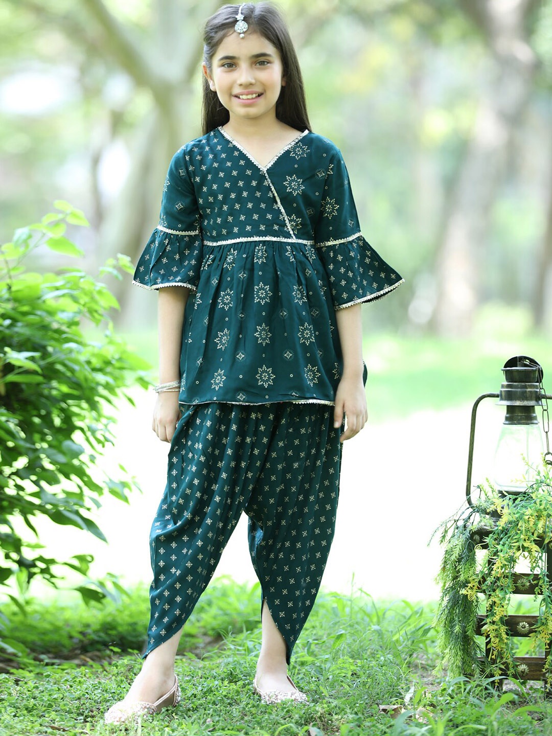 Cutiekins Girls Ethnic Motifs Printed V-Neck Bell Sleeves Kurta with Dhoti Pants, Teal
Cutiekins Girls Ethnic Motifs Printed V-Neck Bell Sleeves Kurta with Dhoti Pants, Teal
