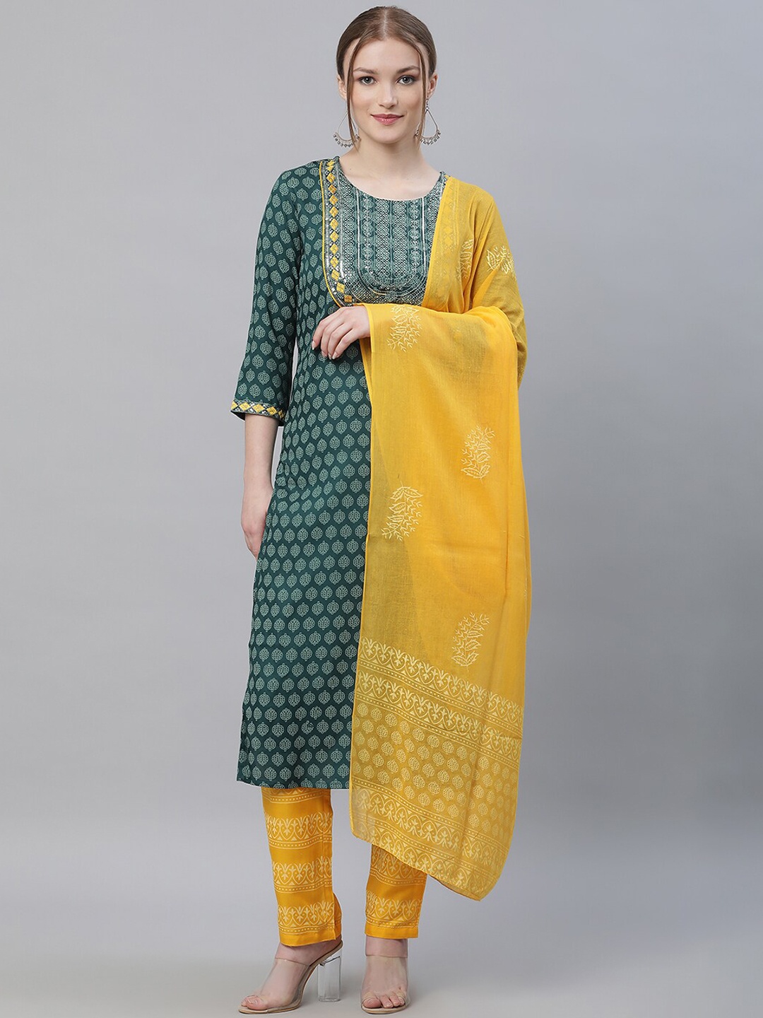 Sringam Ethnic Motifs Printed Embroidered Regular Kurta with Trousers & Dupatta, Green
Sringam Ethnic Motifs Printed Embroidered Regular Kurta with Trousers & Dupatta, Green
